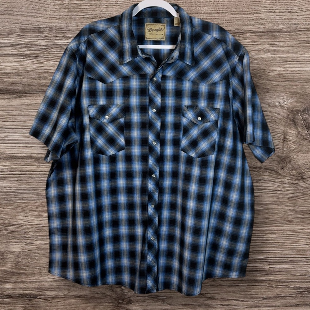 Wrangler Short Sleeve Blue and Black Plaid Men’s Western Shirt